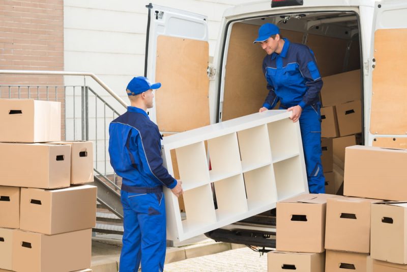 How do I choose a moving company in Canada