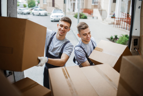 Where can I find reliable long-distance moving companies that can relocate me from Calgary to Toronto